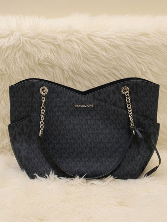 Michael Kors Handbags - Michael Kors Jet Set Travel Shoulder Bag